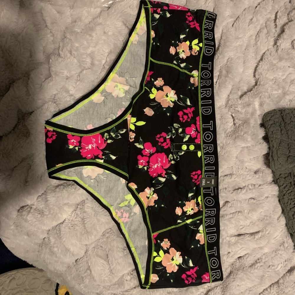 Torrid 3X cheeky neon logo panties, new w tags